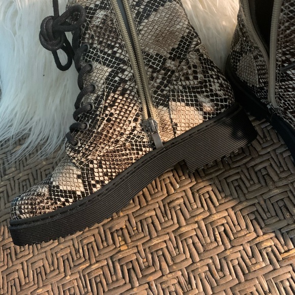 Boots - Picture 3 of 3